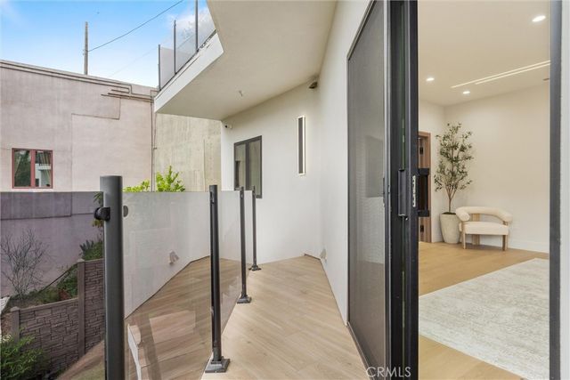 6438 Georgius, Los Angeles, CA 90068