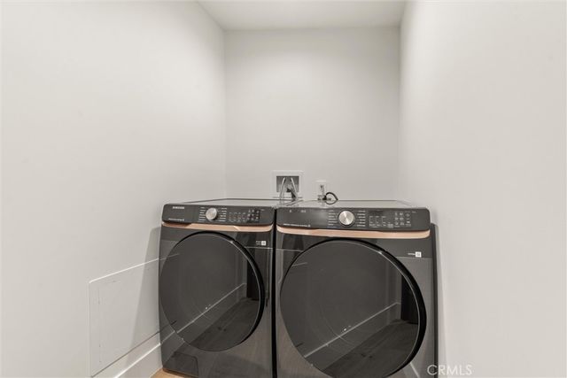6438 Georgius, Los Angeles, CA 90068