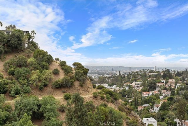 6438 Georgius, Los Angeles, CA 90068