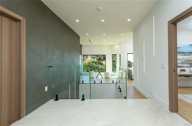 6438 Georgius, Los Angeles, CA 90068