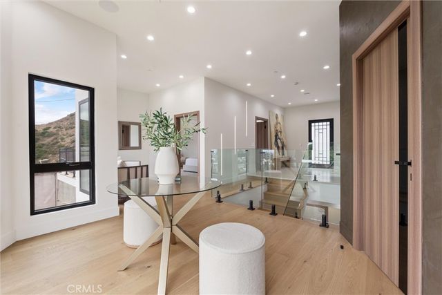 6438 Georgius, Los Angeles, CA 90068