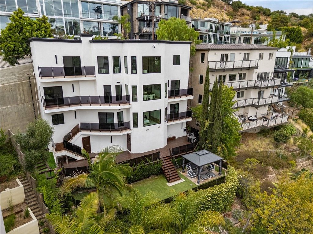 6438 Georgius, Los Angeles, CA 90068