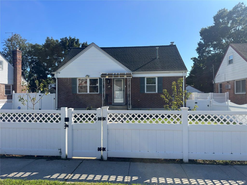 26 Circle Drive, Hempstead, NY 11550