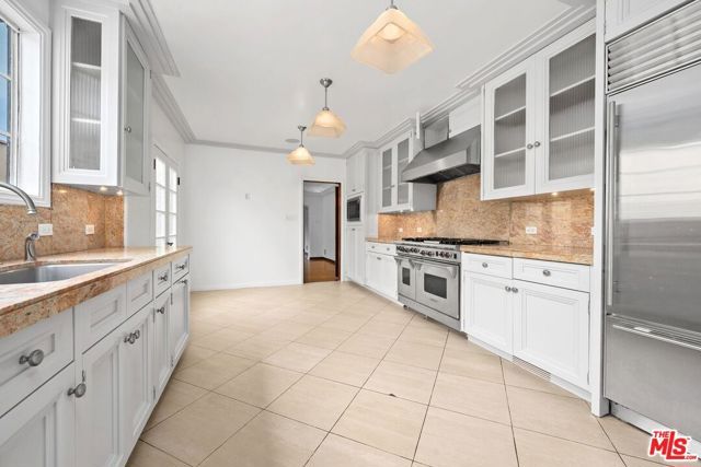 432 Smithwood Drive, Beverly Hills, CA 90212