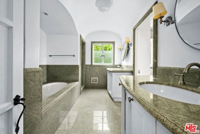 432 Smithwood Drive, Beverly Hills, CA 90212