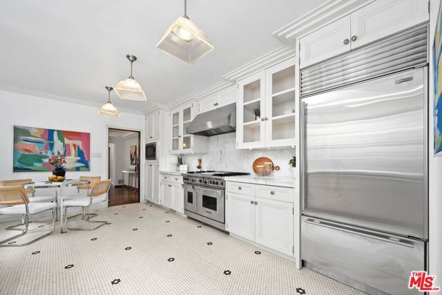 432 Smithwood Drive, Beverly Hills, CA 90212