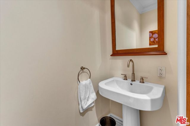 5310 Leghorn Avenue, Sherman Oaks, CA 91401