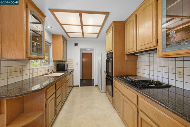 1162 Ridgewood Dr, Concord, CA 94518