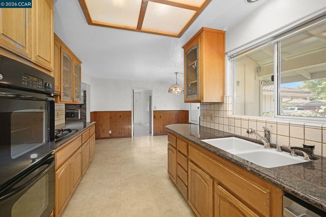 1162 Ridgewood Dr, Concord, CA 94518
