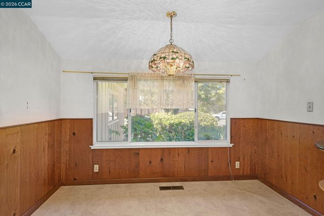 1162 Ridgewood Dr, Concord, CA 94518