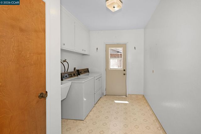 1162 Ridgewood Dr, Concord, CA 94518