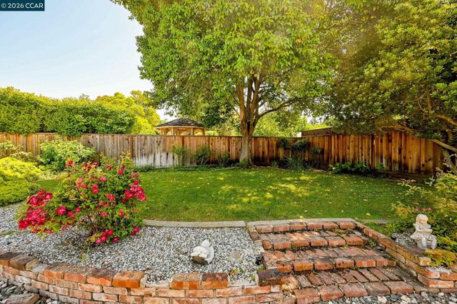 1162 Ridgewood Dr, Concord, CA 94518