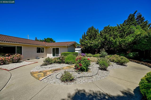 1162 Ridgewood Dr, Concord, CA 94518
