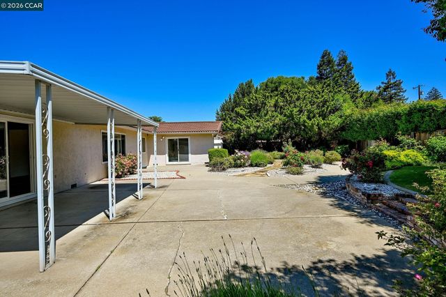 1162 Ridgewood Dr, Concord, CA 94518
