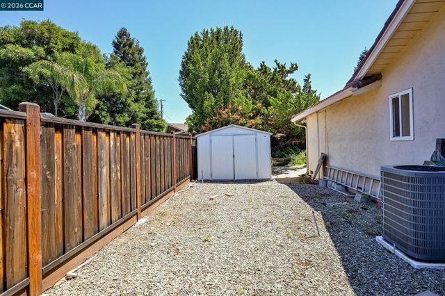 1162 Ridgewood Dr, Concord, CA 94518