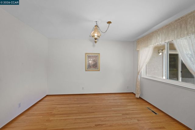 1162 Ridgewood Dr, Concord, CA 94518