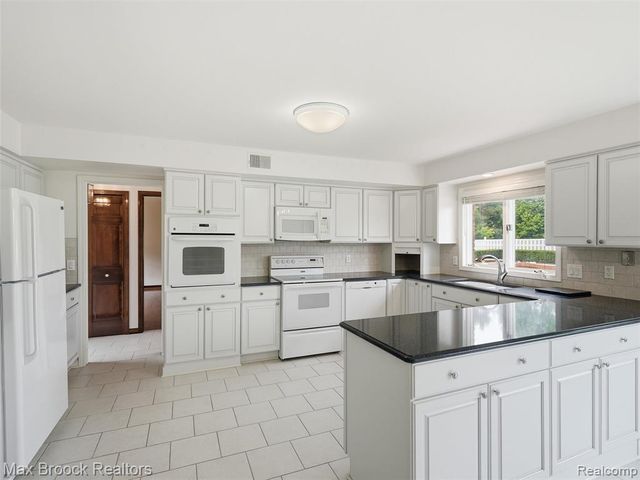 68163 Frampton Drive, Washington, MI 48095