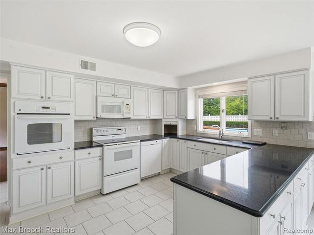 68163 Frampton Drive, Washington, MI 48095