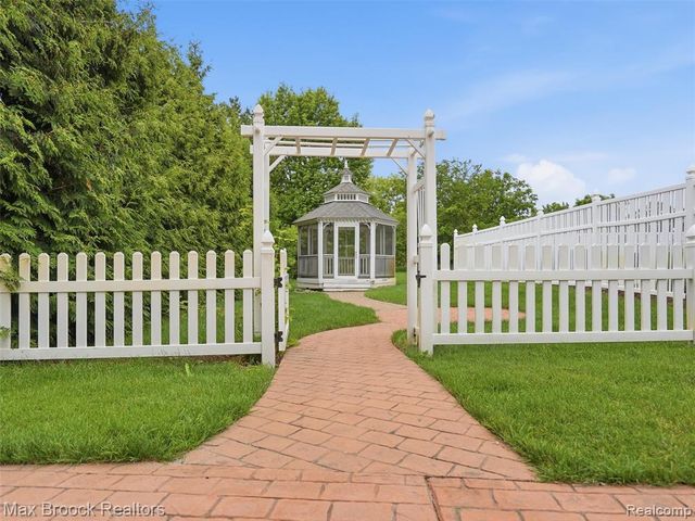 68163 Frampton Drive, Washington, MI 48095