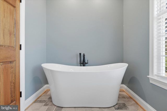 325 DEHAVEN DR, Clear Brook, VA 22624