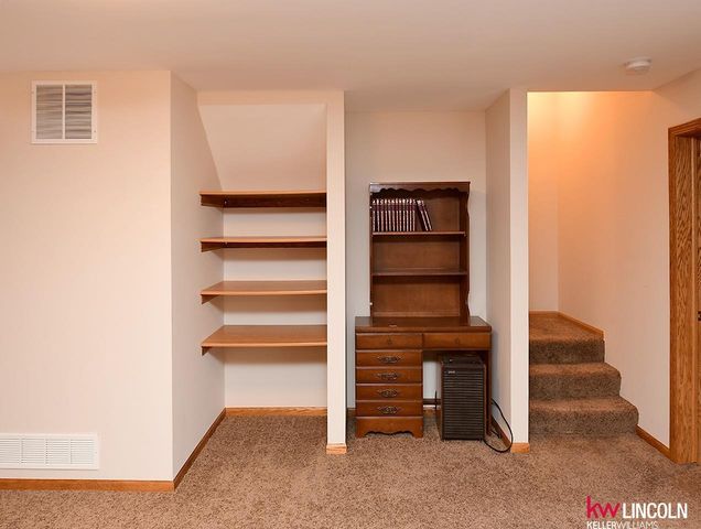 6544 Darlington Court, Lincoln, NE 68510