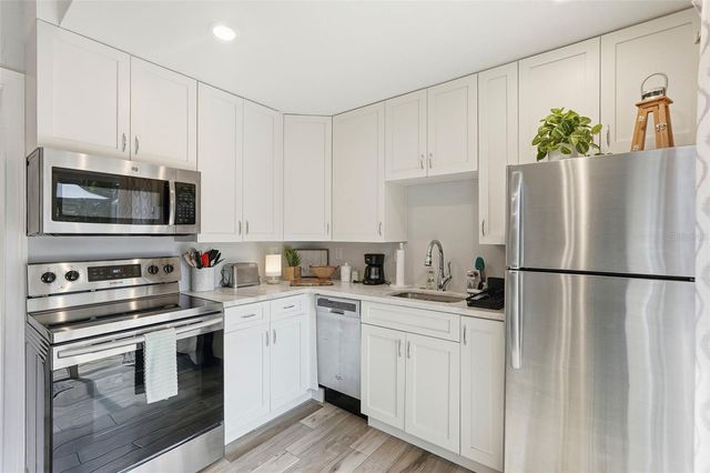 855 28TH AVENUE N, St Petersburg, FL 33704