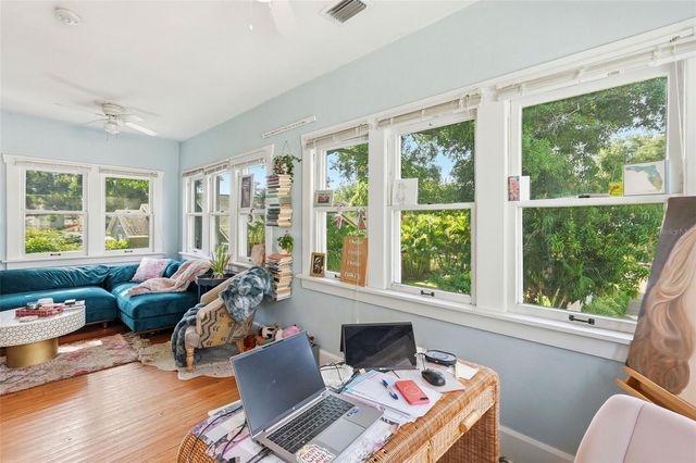 855 28TH AVENUE N, St Petersburg, FL 33704
