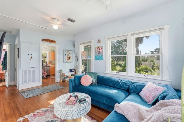 855 28TH AVENUE N, St Petersburg, FL 33704