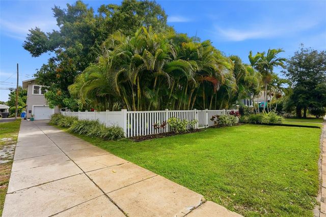855 28TH AVENUE N, St Petersburg, FL 33704