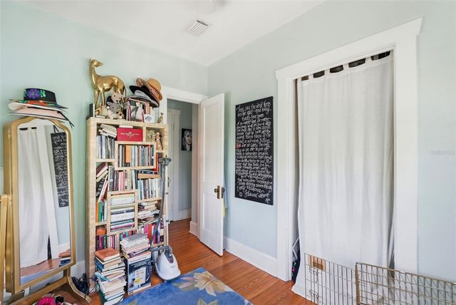 855 28TH AVENUE N, St Petersburg, FL 33704