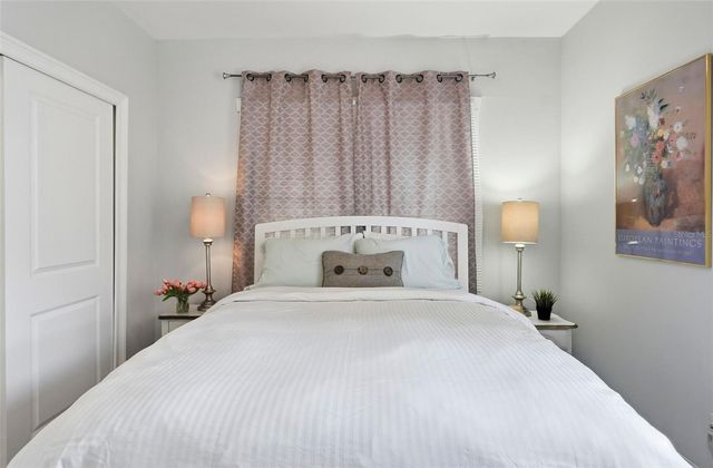855 28TH AVENUE N, St Petersburg, FL 33704