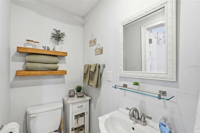 855 28TH AVENUE N, St Petersburg, FL 33704