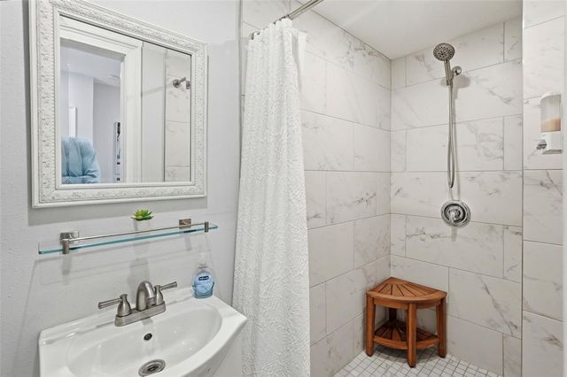 855 28TH AVENUE N, St Petersburg, FL 33704