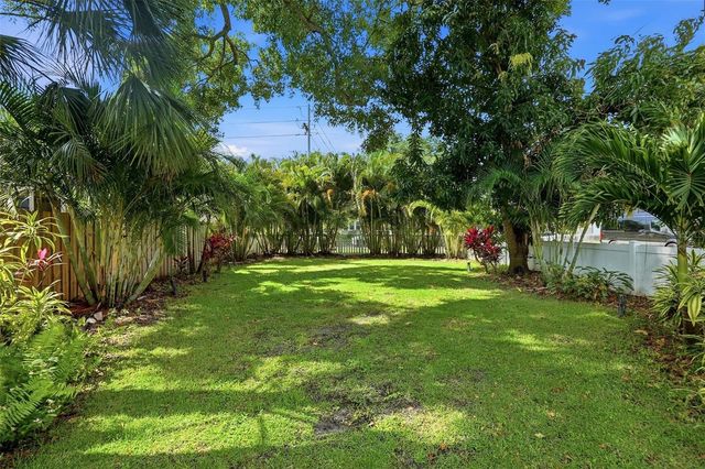 855 28TH AVENUE N, St Petersburg, FL 33704