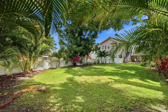 855 28TH AVENUE N, St Petersburg, FL 33704