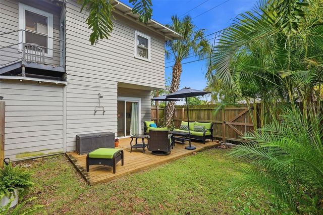 855 28TH AVENUE N, St Petersburg, FL 33704
