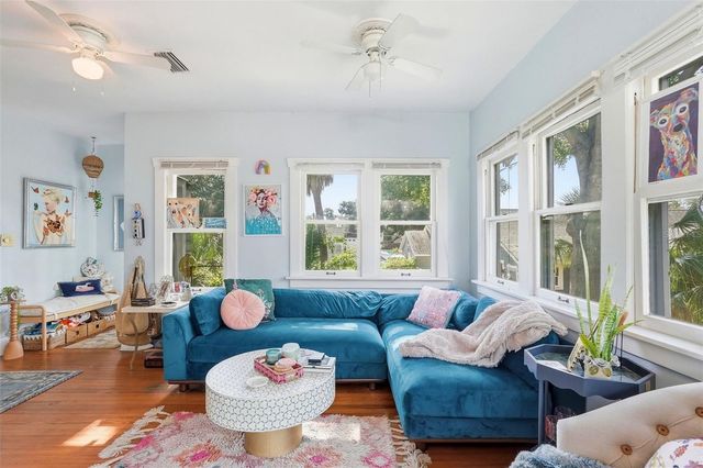 855 28TH AVENUE N, St Petersburg, FL 33704