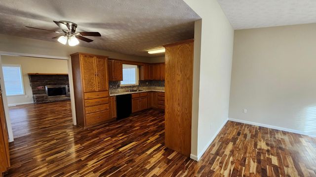 100 Henry Drive, Berea, KY 40403