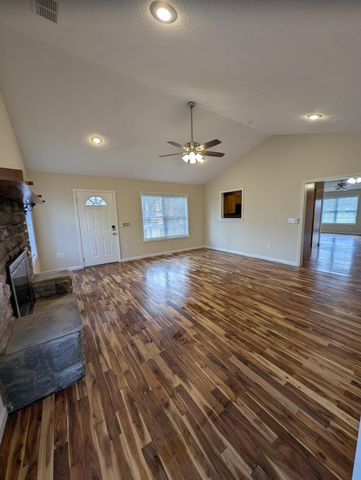 100 Henry Drive, Berea, KY 40403