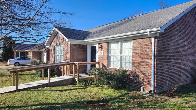 100 Henry Drive, Berea, KY 40403