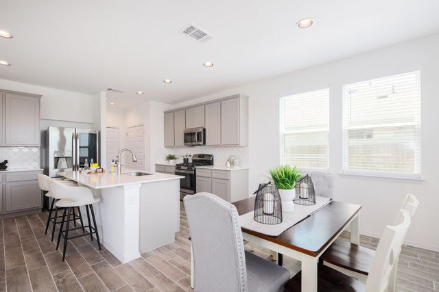 1408 Flint Knapper DR, Georgetown, TX 78626