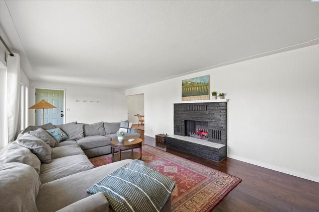 2015 Benson Avenue, Prosser, WA 99350