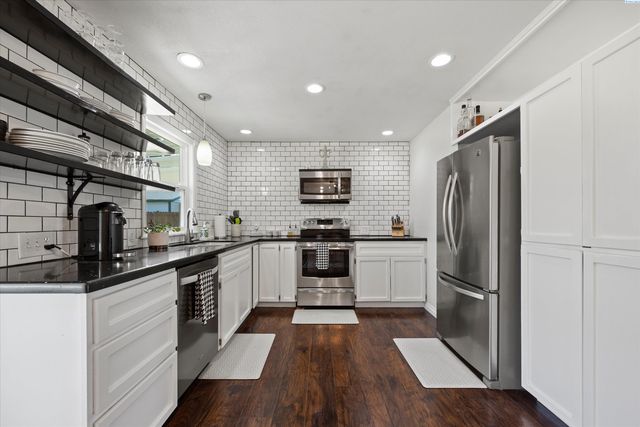 2015 Benson Avenue, Prosser, WA 99350