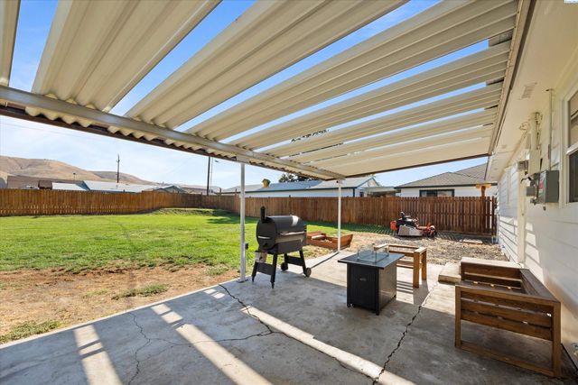 2015 Benson Avenue, Prosser, WA 99350