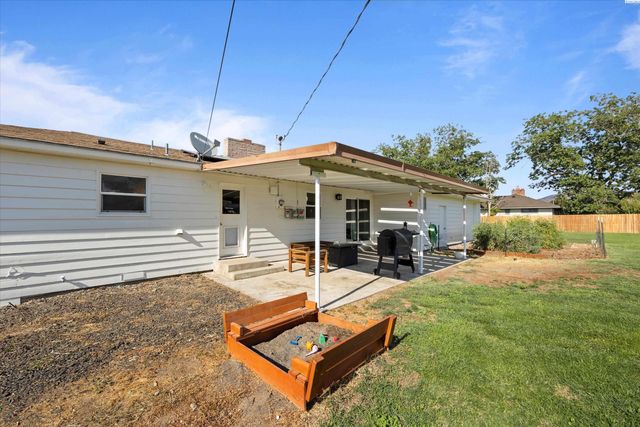 2015 Benson Avenue, Prosser, WA 99350