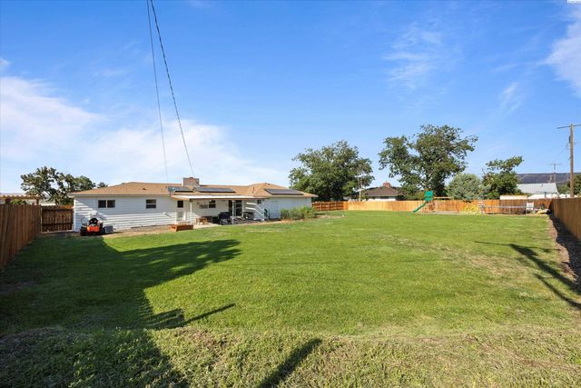 2015 Benson Avenue, Prosser, WA 99350