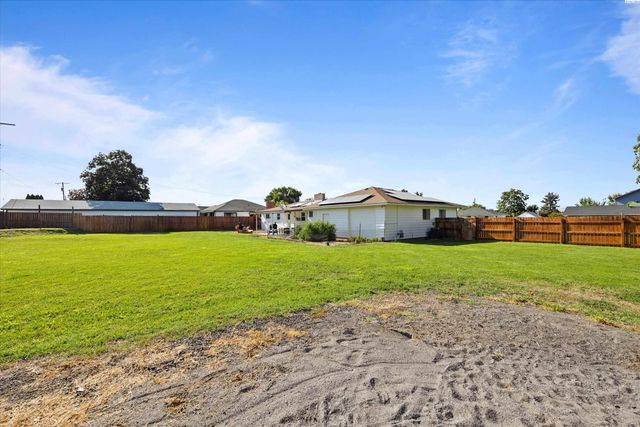 2015 Benson Avenue, Prosser, WA 99350