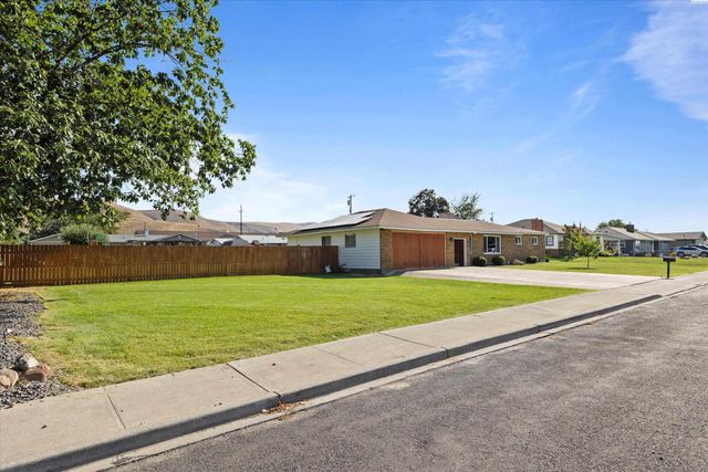 2015 Benson Avenue, Prosser, WA 99350