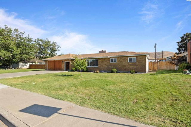 2015 Benson Avenue, Prosser, WA 99350