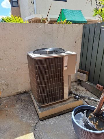 8541 NW 7th St 32, Miami, FL 33126